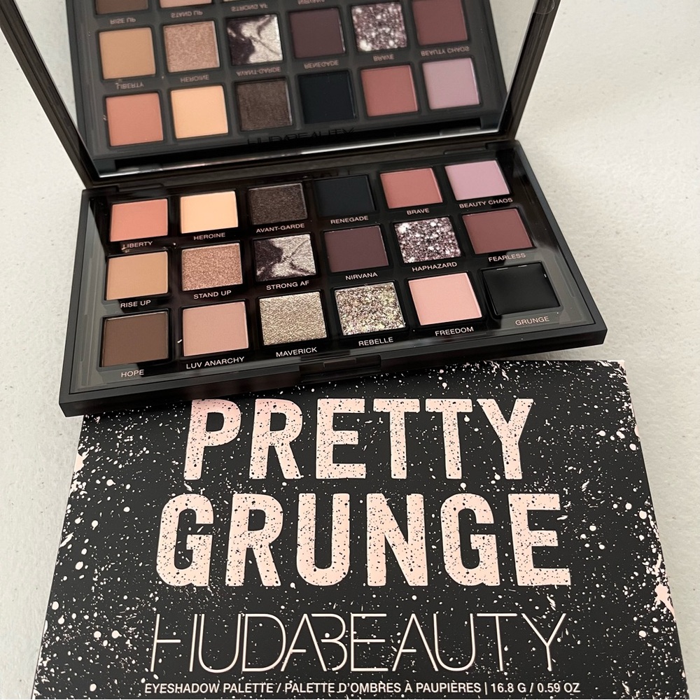 SOLD- Huda Beauty Pretty Grunge Eyeshadow Palette *New & Unused*